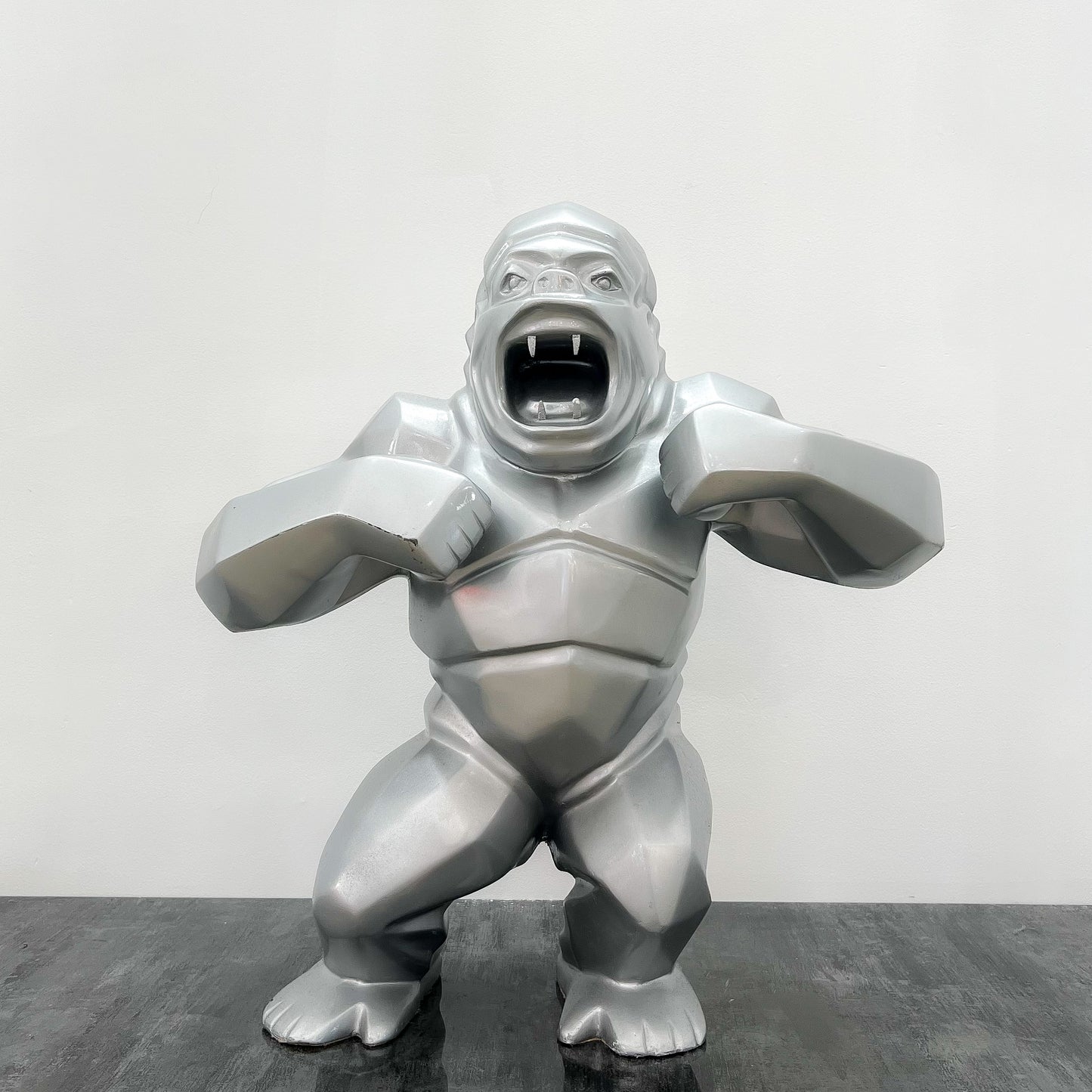 Silver gorilla - Laura Curiel