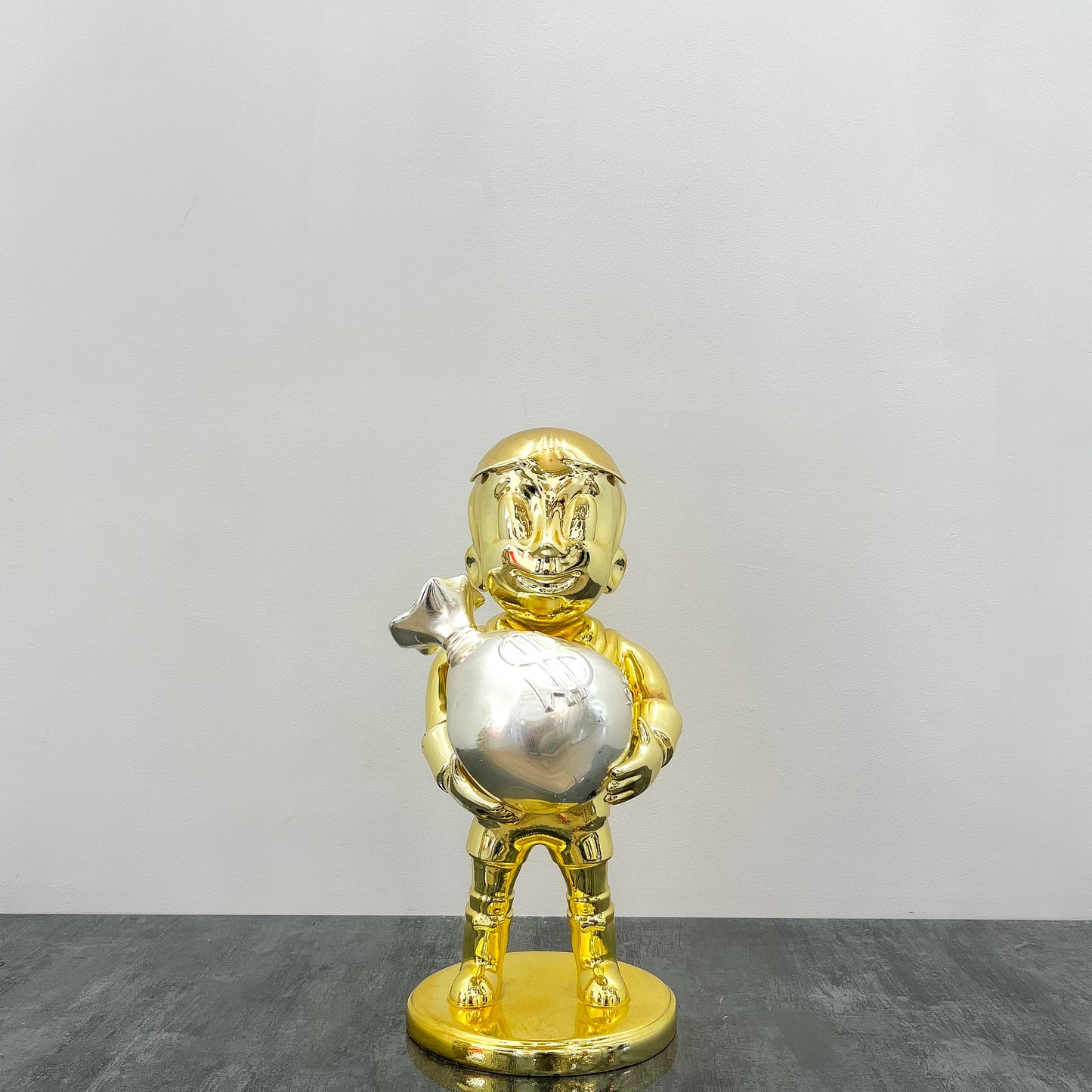 Money Guy - Laura Curiel