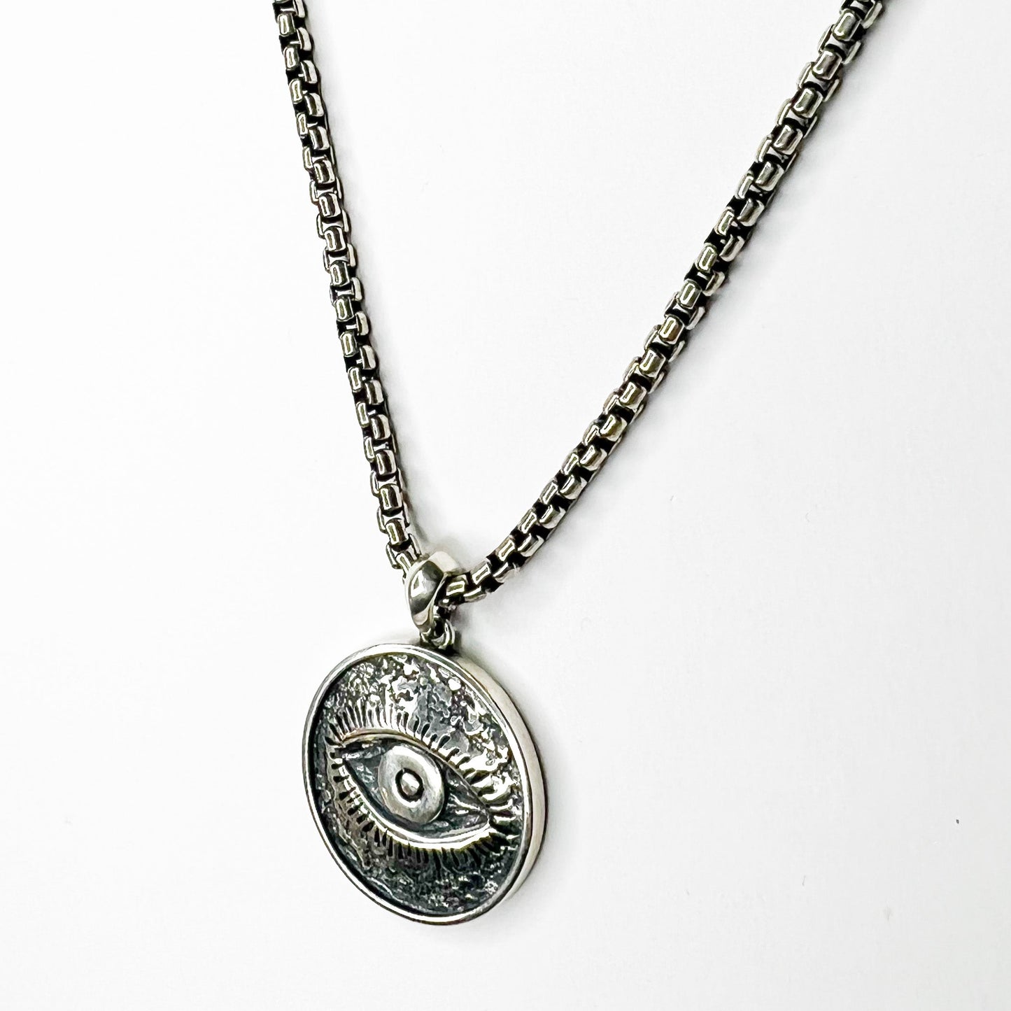 We Gallery Silver eye