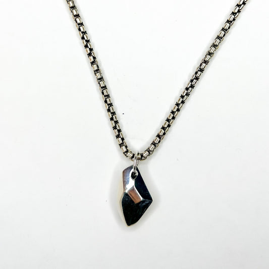 We Gallery small stone pendant